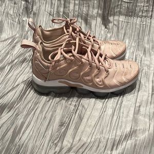 Gently used Vapormax women’s size 8
